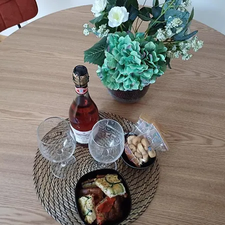 San Pietro Center Апартаменти *